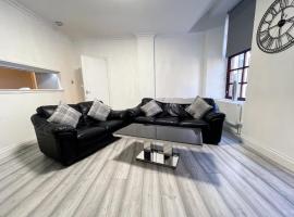 Hotel fotografie: Recently Refurbished Two Bedroom Apartment, Central Location!