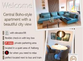 Hotel Foto: Nordic style apartment in central Aalborg with a beautiful city view