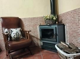 Casa Rural Josefina 1 y 2, hotel in Navaconcejo