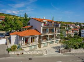 Hotel fotoğraf: Apartments with a parking space Crikvenica - 22283