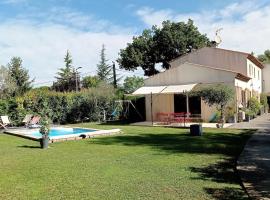 होटल की एक तस्वीर: Villa au calme avec piscine entre Aix / Marseille