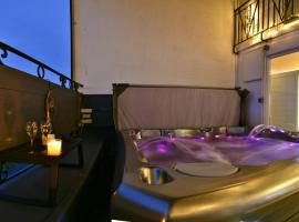 Hotelfotos: Le LOFT, MoonLOVE, Jacuzzi et sauna privatifs sur terrasse, 120m2