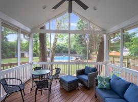 Hotel Photo: Cozy Home w/ POOL + BABY Gear in Prime Area