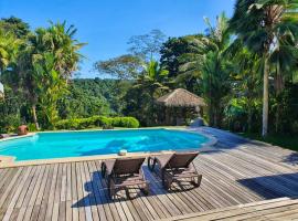 ホテル写真: Villa d'une chambre avec piscine privee terrasse amenagee et wifi a Petit Bourg