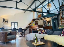 Photo de l’hôtel: Loft 120m2 avec Terrasse Centre Historique