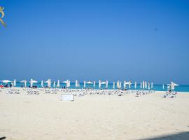 Hotel fotografie: Luxuria 2BR Soul Beach Mamsha Al saadiyat