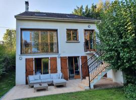 A picture of the hotel: Large house near Paris and close to train station