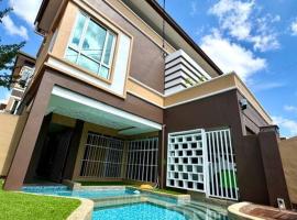 Фотография гостиницы: YK Sweet home sungai petani 1 @ 16 people above