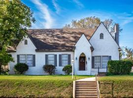 New Comfy Bungalow on Washington-Dedicated Office、ウェイコのホテル