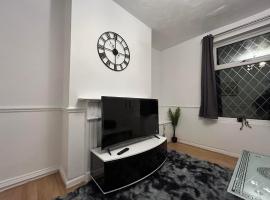 Hotel Photo: Comfortable, spacious 2 Bedroom house close to Etihad Stadium