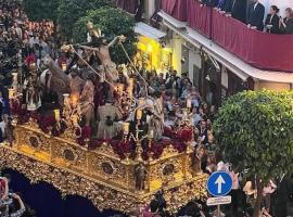 Hotel Photo: Exclusivos Balcones para Semana Santa