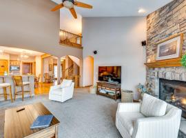 Hotel foto: Lakefront Waterford Home with Game Room and Grills!