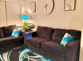 A picture of the hotel: Comfy Home~Teal Feel~Sleeps 8