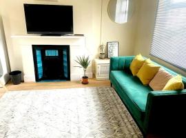 Hotel Photo: Gravesend Spacious 2 bedroom Apartment - 2 mins to Town Centre and Train Station