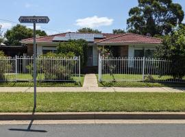 Hotel Photo: #BIDWILL GARDENS ON MIDDLETON# Private Room King Size Bed OR Open Lounge Room Floor Mattress SHARED Bathroom FREE Kitchen Essentials Fast NBN WIFI HDTV KAYO Sports Youtube FREE Laundry Facilities Transportation and Meal Services Available On Request