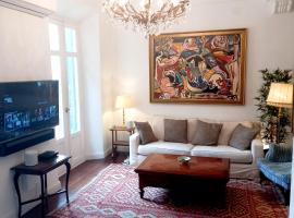 Hotel kuvat: Room in spectacular flat in the historic centre of Malaga