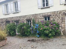 A picture of the hotel: Maison d'hôtes Petit Coin de Paradis