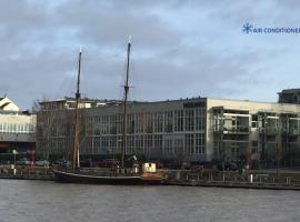 Hotel fotografie: Riverside Loft With Sauna