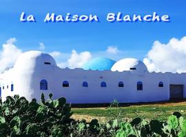 รูปภาพของโรงแรม: la maison blanche du lac