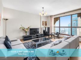 Lovely 2-bed condo in JBR - 5 mins from beach - Palm View!, hotel v Dubaji