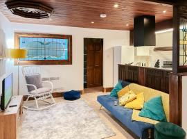 Foto do Hotel: 4-bed penthouse - Old Converted Church - FREE Parking