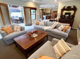 Grand retreat in town, hôtel à Albury