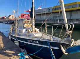 酒店照片: Cozy Lisbon Marina Sleepaboard - Sail Away