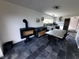 bungalov na břehu Labe s vlastním molem, hotel en Pardubice