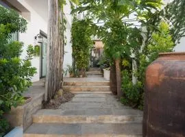 Altanure - Almatere Food Forest Boutique Hotel, hotell i Tavira