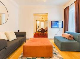 Hotel Photo: NEW Amsterdam St Condo Parque Mexico 5-min Walk