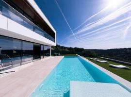 ホテル写真: Villa exclusiva con piscina infinity y jacuzzi!