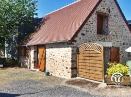 Hotel foto: Gîte Sainte-Suzanne-et-Chammes, 2 pièces, 2 personnes - FR-1-600-158