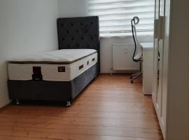 Хотел снимка: A cozy room with brand new furniture