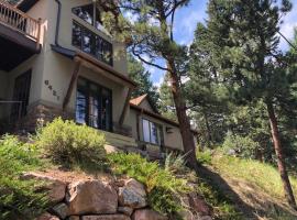 होटल की एक तस्वीर: Morrison Colorado Mountain Getaway - Red Rocks