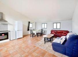 Hotel Photo: Gorgeous Apartment In Beaucaire With Kitchen