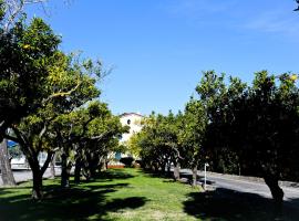 A picture of the hotel: DON PEPPE ROOMS : Villaggio Green