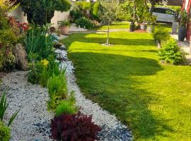 Hotel fotoğraf: Maison de 3 chambres avec jardin clos et wifi a Champcueil