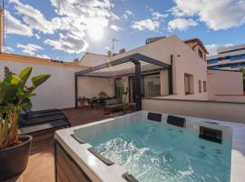 รูปภาพของโรงแรม: Atico Duplex Playa Area Barcelona con SPA exterior