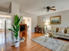 Fotos de Hotel: Montgomery Village Townhome with Patio 27 Mi to DC!