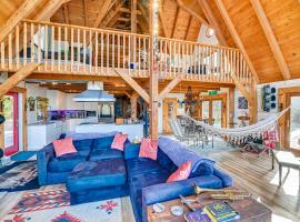 Hotel Photo: Riverfront A-Frame Cabin in Troy with Pool and Dock!