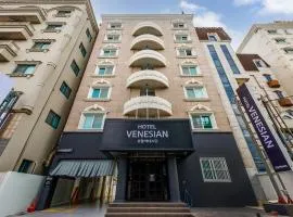 Hotel Venesian, хотел в Поханг