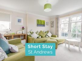 Hotel Photo: Flat 17 Southgait Hall Central 3 Bed Apt with Parking