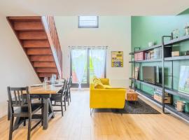 ホテル写真: Bright 2-bedroom apartment w balcony and parking