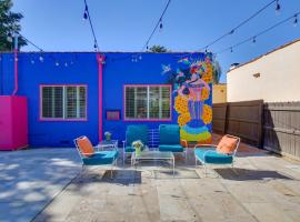 호텔 사진: Artsy Long Beach Home with Patio 2 Mi to Downtown!