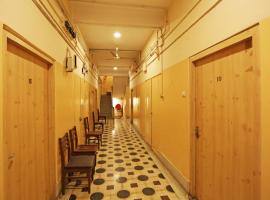 Хотел снимка: Hotel Homely Raj Near Kalighat Kali Temple