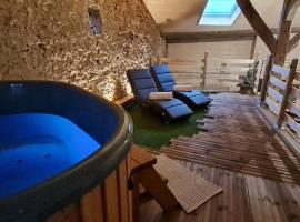 Hotel fotoğraf: La Cabane et SPA Chez Jules