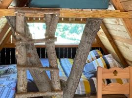 Hotel fotografie: Cabane trappeur 4pers à la ferme aventure du perthus