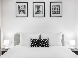 Hotel Photo: Chic Monochrome Flat