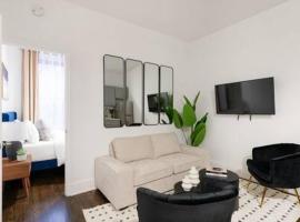 Hotel fotoğraf: 91-2A Stylish 3BR 2Bth with W D