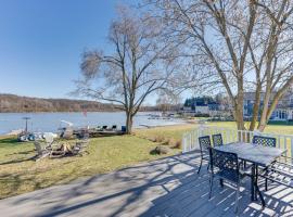 Хотел снимка: Lakefront Highland Home with Dock about 2 Mi to Milford!